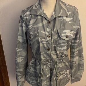 Women's Camouflage Utility Jacket.  Lightweight. Bottondown drawstring waist